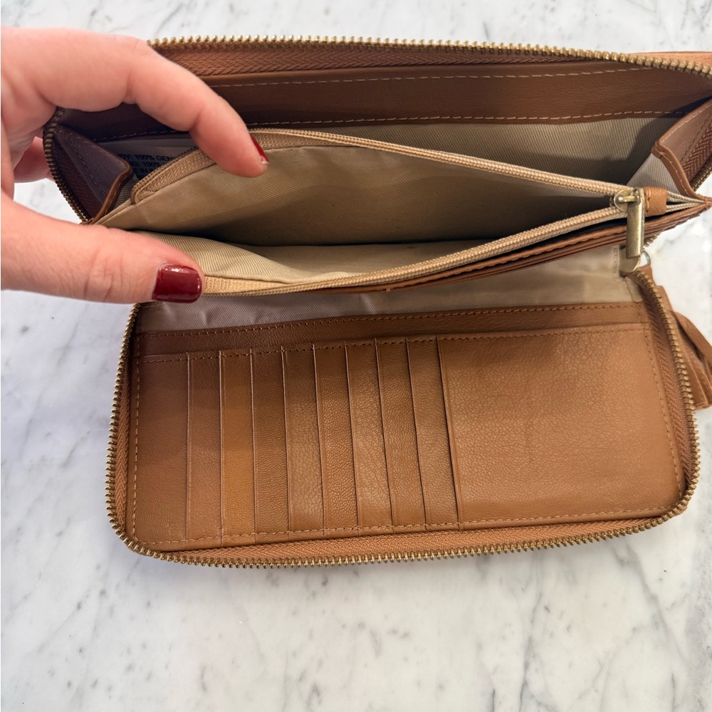 LIKE NEW Lucky Brand Tan Leather Wallet Organizer with Zipper - Picture 7 of 8
